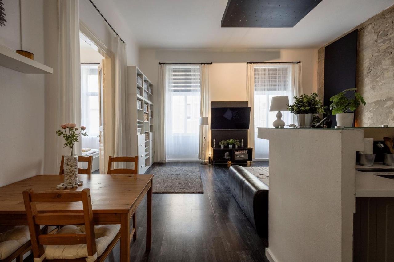 Spacious Apartment Almassy Budapeste Exterior foto